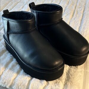 UGG Classic Ultra Mini Platform Boots Black Leather Size 9
